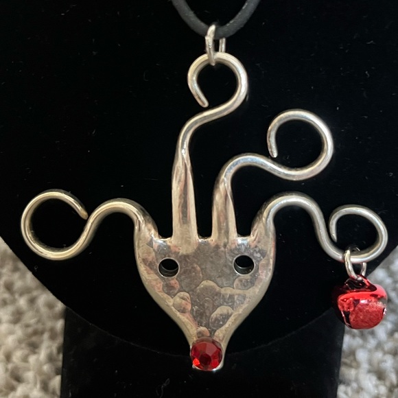 Silvertone Metal Reindeer Face Necklace - 18” Rubber Cord - Picture 1 of 6